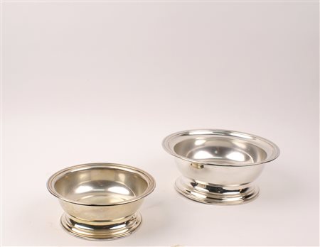 DUE BOWLS IN ARGENTO manifattura italiana a corpo liscio, misure diverse 440 gr.