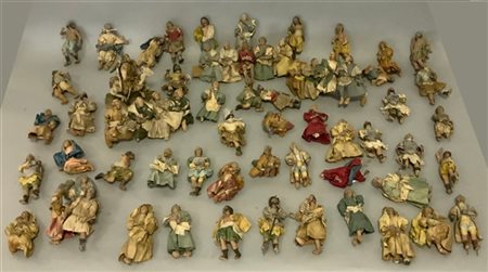 Manifattura del secolo XVIII/XIX Gruppo di cinquantaquattro figure da presepe e