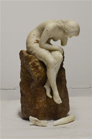 Ignoto del secolo XIX "Figura femminile" scultura in alabastro (cm 35x32) poggi