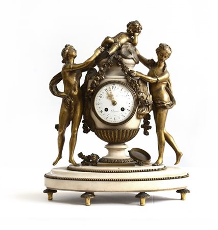 LAMBERT L'AINE 
Orologio da tavolo in alabastro e bronzo dorato. Cassa con base