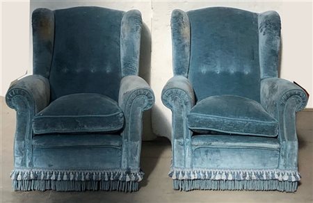 Coppia di poltrone bergere rivestite in velluto blu (difetti)