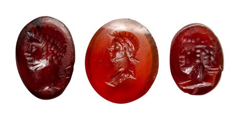 A lot of 3 roman carnelian intaglios. Portraits. 