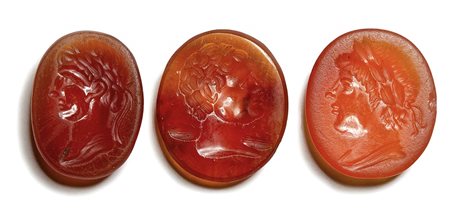 A lot of 3 postclassical carnelian intaglios. Portraits.