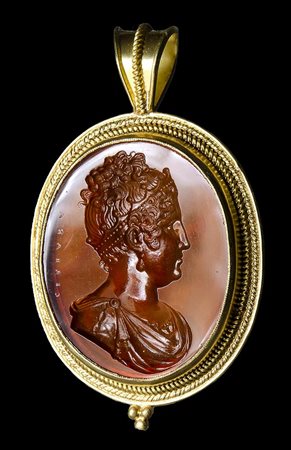 A fine neoclassical carnelian intaglio signed CERBARA, mounted in a gold pendant. Bust of Maria Luisa di Borbone. 