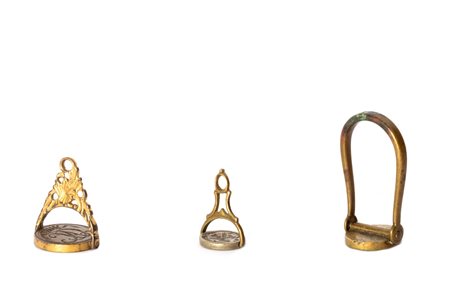 Lotto composto da tre sigilli in bronzo a pendente, di cui due multipli, con stemmi nobiliari, secoli XVIII - XIX