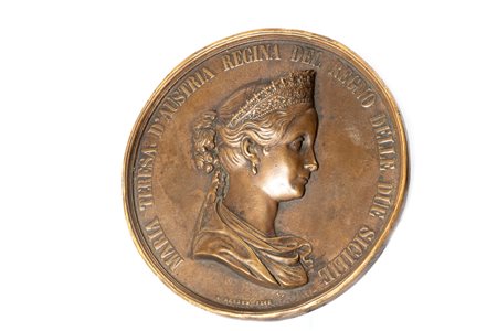 Luigi Arnaud (Napoli 1817-1877)  - Medaglione in bronzo con altorilievo raffigurante ritratto di Maria Teresa d'Austria Regina del Regno delle due Sicilie, secolo XIX