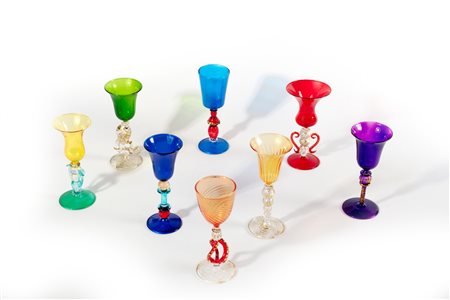 Lotto composto da otto bicchierini da collezione in vetro colorato