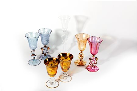 Lotto composto da sette bicchieri da collezione in vetro, secolo XX
