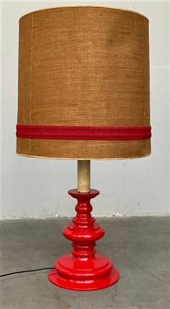 Reggiani Lampada da tavolo con struttura in metallo verniciato rosso, paralume r
