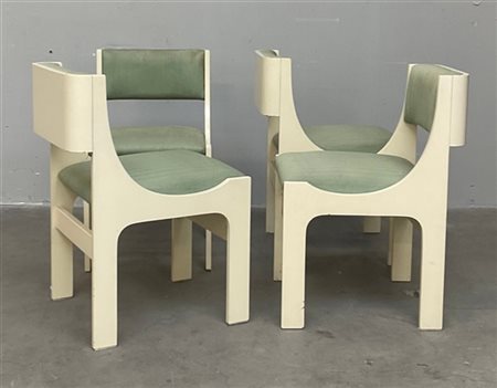 Quattro sedie in legno verniciato bianco, seduta e schienale imbottiti e rivest