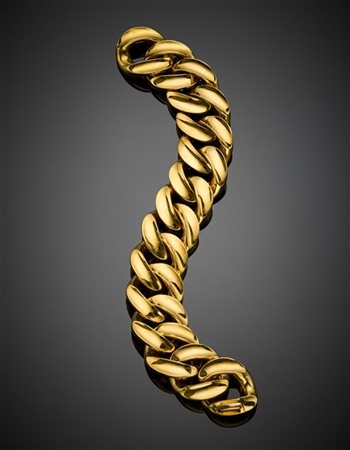 Bracciale a catena in oro giallo, g 105,38 circa, lungh. cm 20 circa. Marcato 3