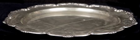  
Piatto in argento 800/1000 
 diametro cm 30 - gr. 460