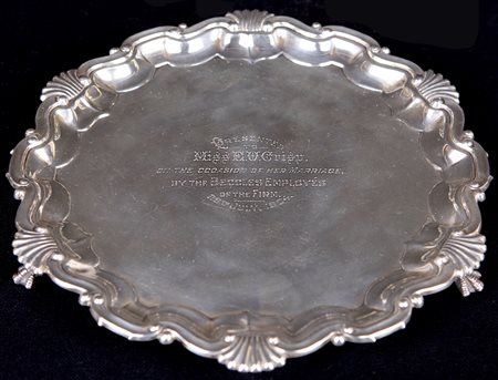  
Salver in argento 925/1000, città di Sheffield, 1901, argentieri T.B. e S 
 cm 2x21,3 - gr. 314