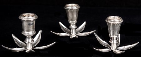  
Tre piccoli candelieri da tavola in argento 
 cm 7x9 - gr. 176 