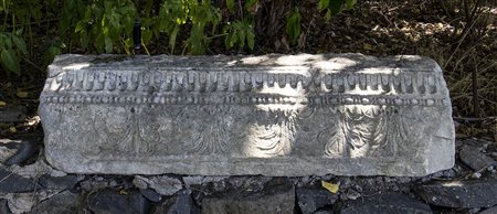 ZOCCOLO ARCHITETTONICO CON PALMETTEEpoca romana augustea, I secolo a.C.Marmo...