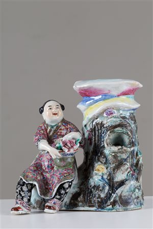 Porcelain figurine. China. Late 19th century 