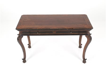 Walnut desk. Lombardy. Early 18th c