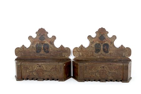 Pair of wooden benches. Marche. 17th c