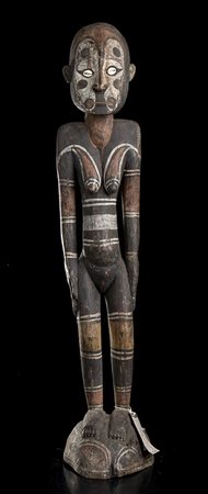 SCULTURA ANTROPOMORFA IN LEGNO E CAURI 
Papua Nuova Guinea, Sepik