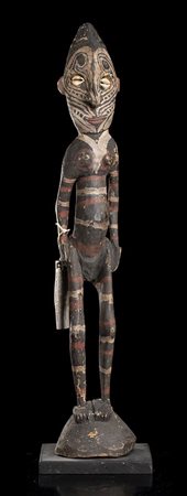 SCULTURA ANTROPOMORFA IN LEGNO E CAURI 
Papua Nuova Guinea, Sepik