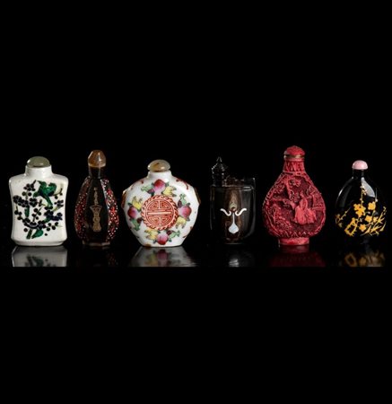 SEI SNUFF BOTTLES IN MATERIALI DIVERSI 
Cina, XX secolo