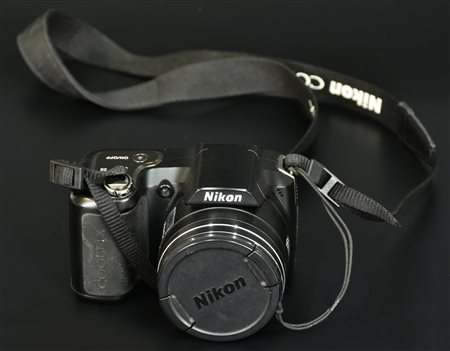 MACCHINA FOTOGRAFICA NIKON macchina fotografica marca Nikon modello Coolpix...