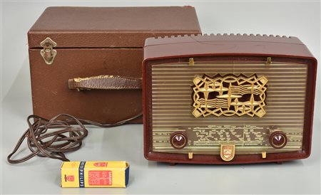 RADIO PHILIPS radio Philips modello BF151U a valvole, completa di valigetta...