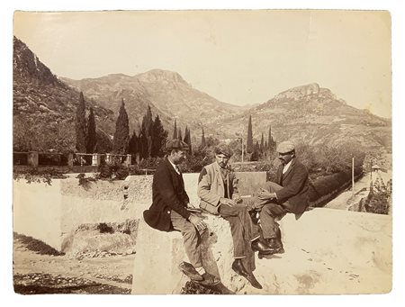 Von Gloeden, Wilhelm (Wismar1856-Taormina  1931)  - Vista di Monte Venere e Castelmola con personaggi.