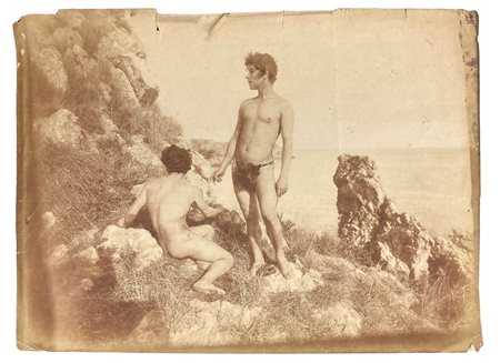 Von Gloeden, Wilhelm (Wismar1856-Taormina  1931)  - Scena idilliaca tra efebi sulla costa taorminese, 1913 ca