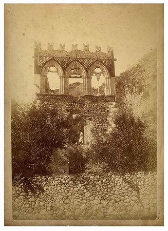 Von Gloeden, Wilhelm (Wismar1856-Taormina  1931)  - Tre archi con merli palazzo semidistrutto di Taormina