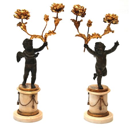 Coppia di candelabri in bronzo patinato e dorato, 