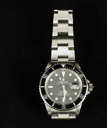 Rolex Submariner ref. 16800. Cassa a tre corpi in acciaio con ghiera...