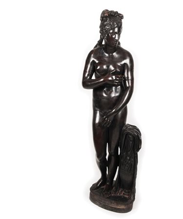 Grande scultura in bronzo patinato raffigurante una Venus Pudica, h. cm. 194