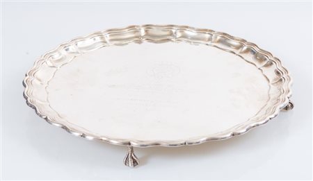 Richard Martin & Ebenezer Hall, Londra, 1876. Salver in argento 925. Sulla...