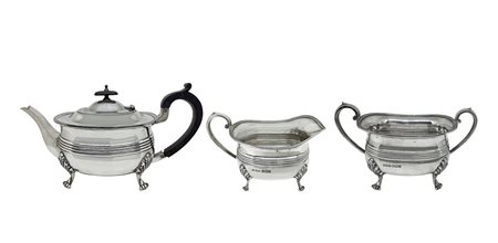 Gruppo composto da n.3 pezzi in argento: teiera, lattiera e 