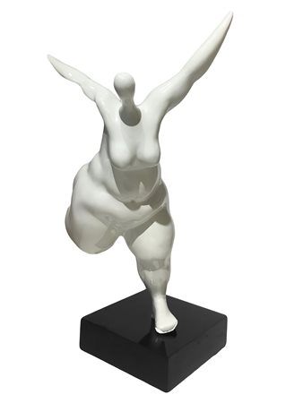 Statua raffigurante donna danzante in maiolica bianca  H cm 