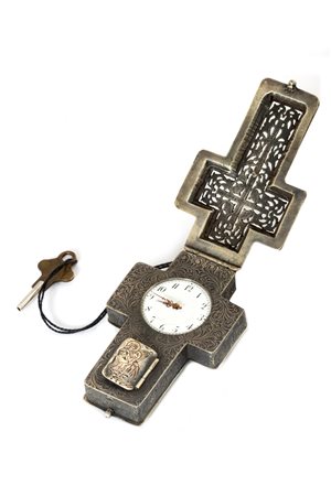 Raro orologio da tasca a forma di croce, in argento traforato e inciso, secolo XIX