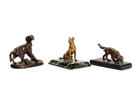 Lotto di tre sculture in bronzo raffiguranti cani, fine secolo XIX - inizi secolo XX