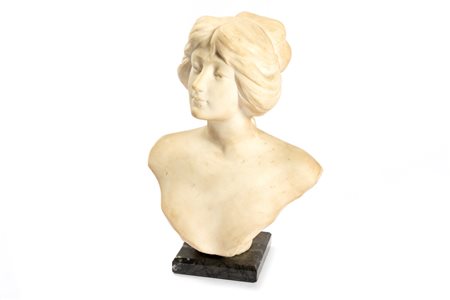 Scultura in marmo raffigurante busto di giovane donna, inizi secolo XX