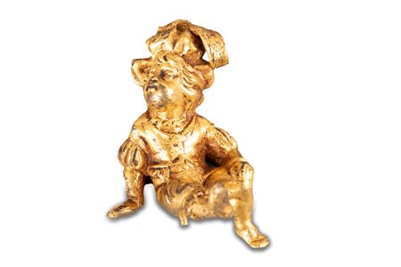 Piccola scultura in bronzo dorato raffigurante giovane paggetto con cappello piumato, secoli XVII - XVIII