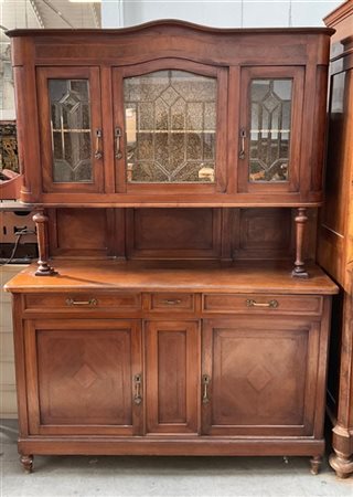 Credenza "Liberty" a due corpi lastronata e filettata, parte inferiore a tre an