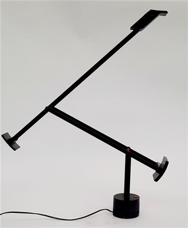 Richard Sapper Lampada da tavolo modello "Tizio". Produzione Artemide, Milano, 1