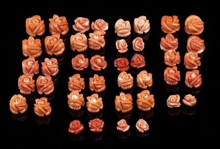 22 coppie di rose in corallo cerasuolo scolpito