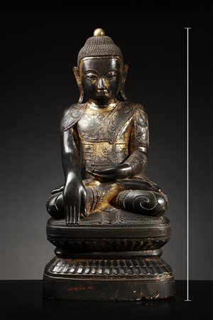  Arte Sud-Est Asiatico - Grande figura di Buddha in legno laccato
Birmania, XVIII secolo .
