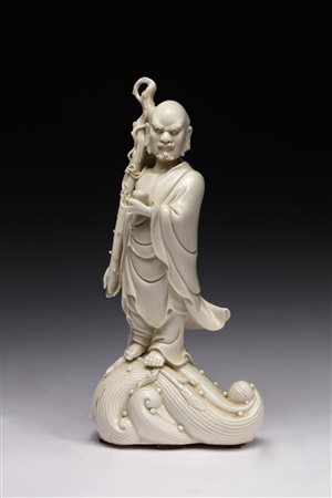  Arte Cinese - Figura di Li Tieguai in porcellana Dehua 
Cina, dinastia Qing, XIX secolo .
