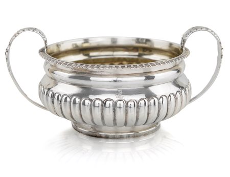 Grande zuccheriera biansata in argento sterling, Londra 1777, argentiere Michael Stars