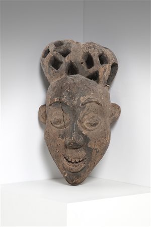  Arte africana - Maschera cimiero, Bamileke 
Camerun.