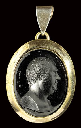 A dark glass impression, set in a gold pendant. Portrait of Henry Fox signed Marchant.<br><br>19th century.