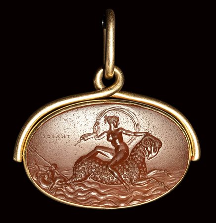 A fine neoclassical Poniatowski  carnelian intaglio signed Gnaios, set in a gold pendant. Theophane and Neptune. 19th century.