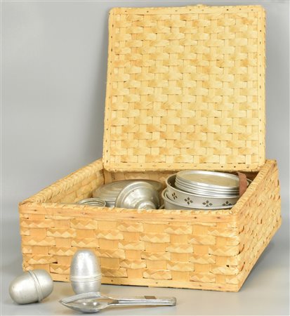 CESTINO DA PICNIC completo di stoviglie in latta cm 13x38